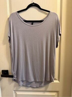 Women's Scoop Neck Short Sleeve Tee in Light Lavender
